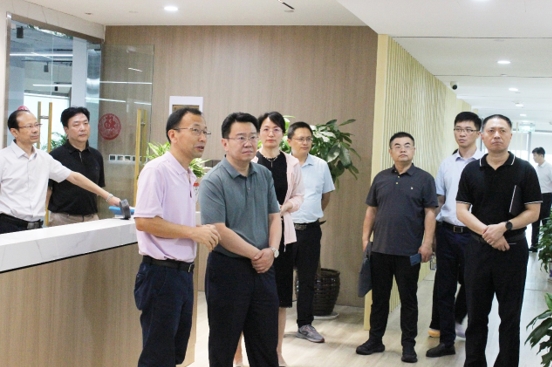 江苏省广播电视局和常州市政府领导一行莅临赞奇科技调研